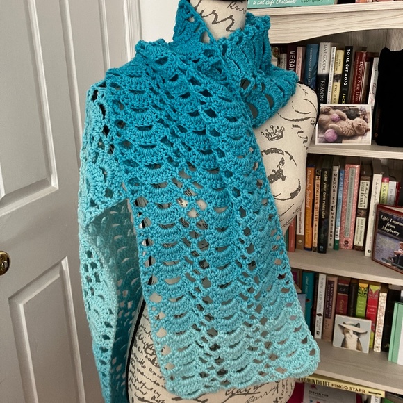 🦋 Handmade Crocheted Ombre Scarf/Shawl NWOT - Picture 8 of 13